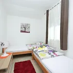 Sanja * Podglavica